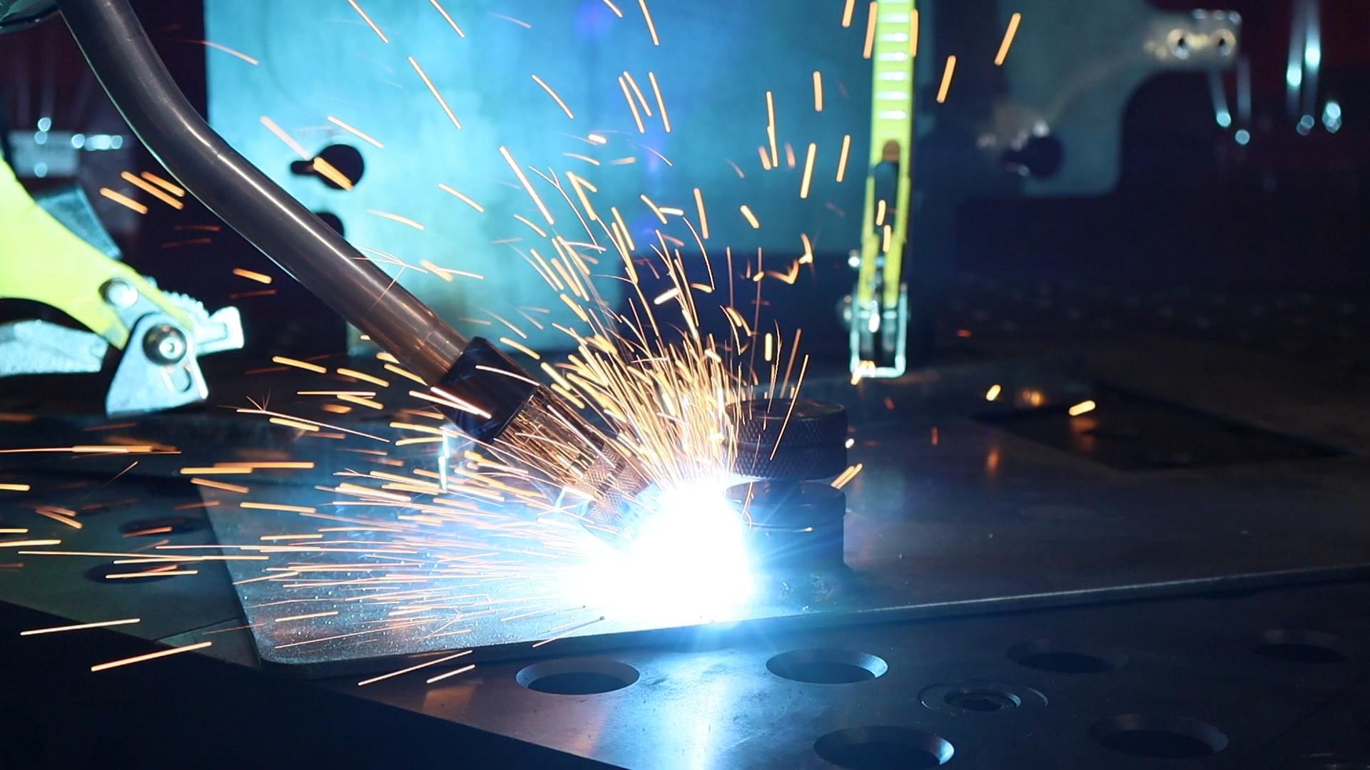 welder using a lincoln electric cooper cobot.